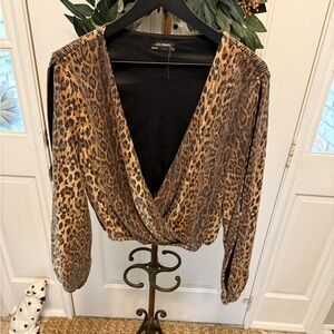 NWT Lulumari Sexy Sparkly Full Sequins Animal Print Leopard Print Crop Top LS L